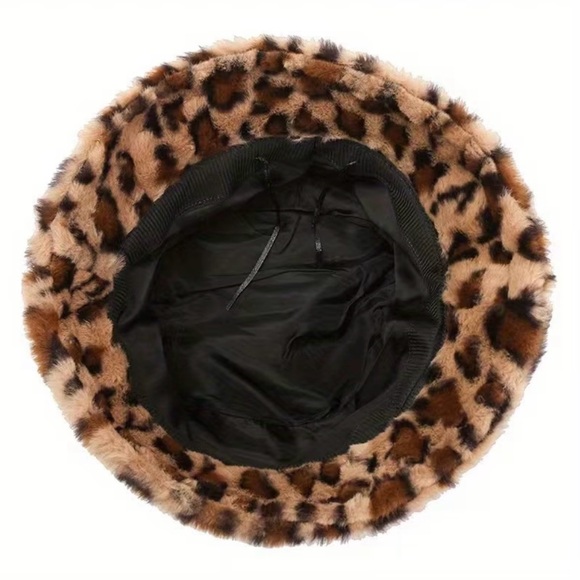 NWOT Plush Fuzzy Warm Leopard Print Faux Fur Bucket Hat - Picture 4 of 7